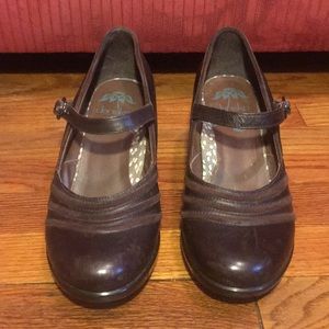 brown leather mary jane heels